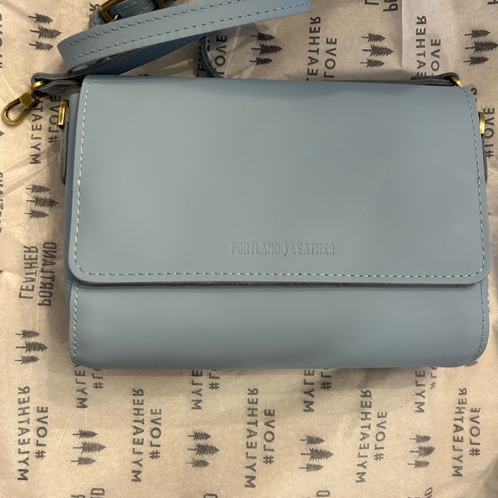 Portland leather goods medium metro 
Cgrade - no visible imperfections